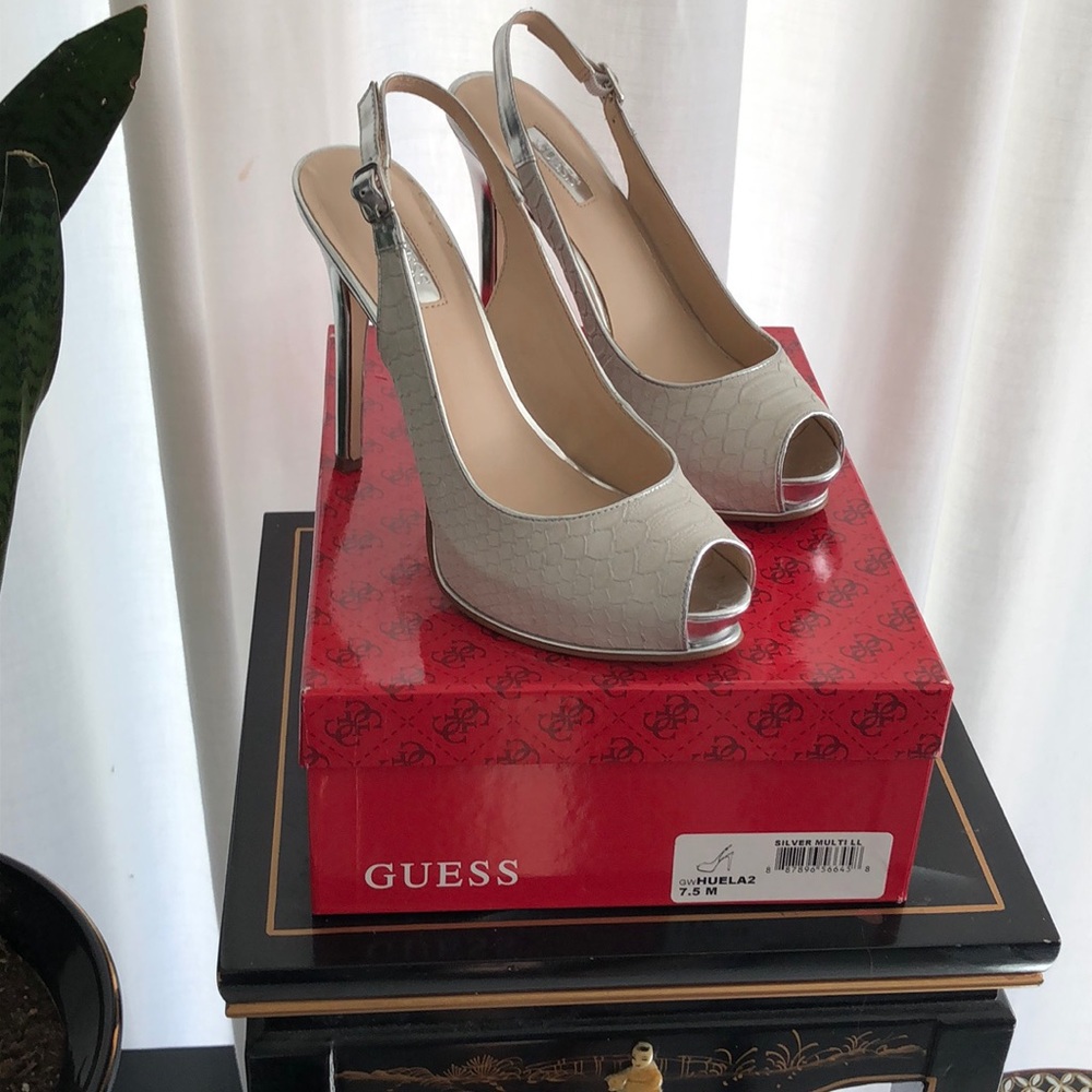 Brand: Guess | Shoe: SILVER MULTI LL | Size: 7.5